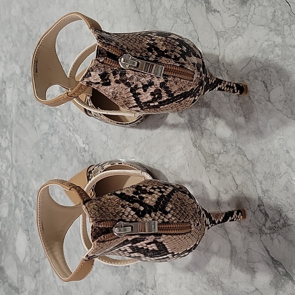 Women Stiletto Pumps with T-Strap and Pointed Toe - Picture 5 of 6